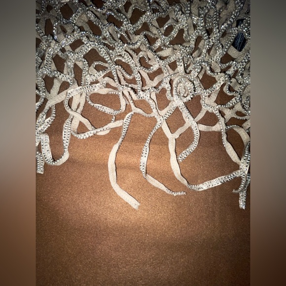 Net skirt embroidered with glass beads - Picture 3 of 5